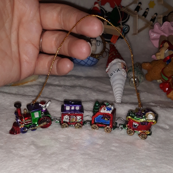 4 piece Vintage Mini Hard Plastic Train Set Christmas Ornaments - Picture 3 of 14